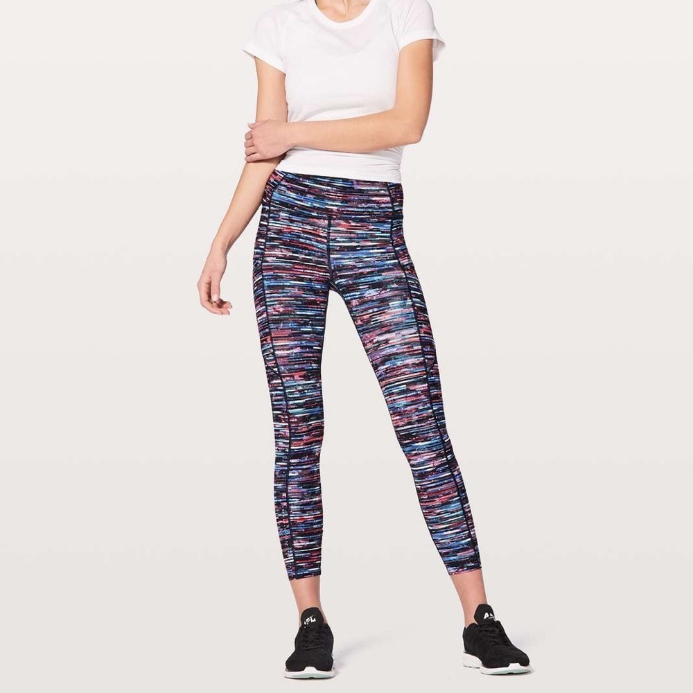 Lululemon Fast & Free 7/8 Tight II *Nulux 25"
Hinshu Alpine White Multi 4